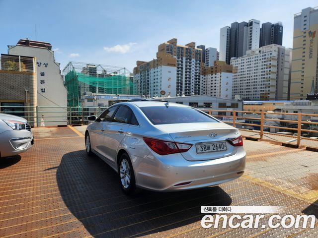 Hyundai Sonata 2010 — photo 3