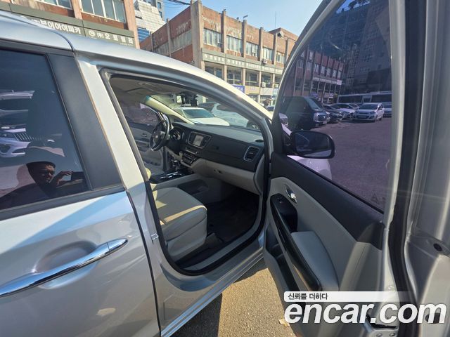 Kia Canival 2020 — photo 12