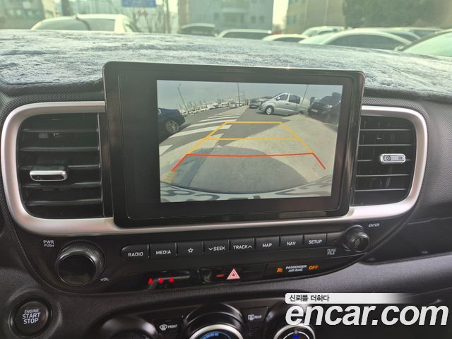 Hyundai Venue 2022 — photo 13