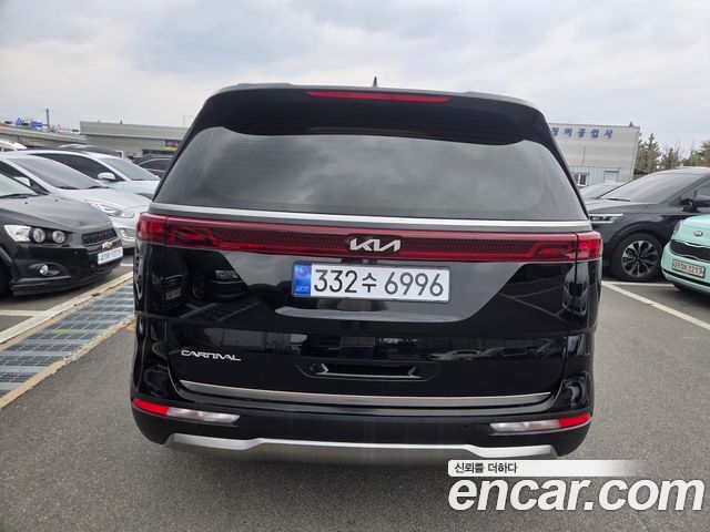 Kia Canival 2023 — photo 4