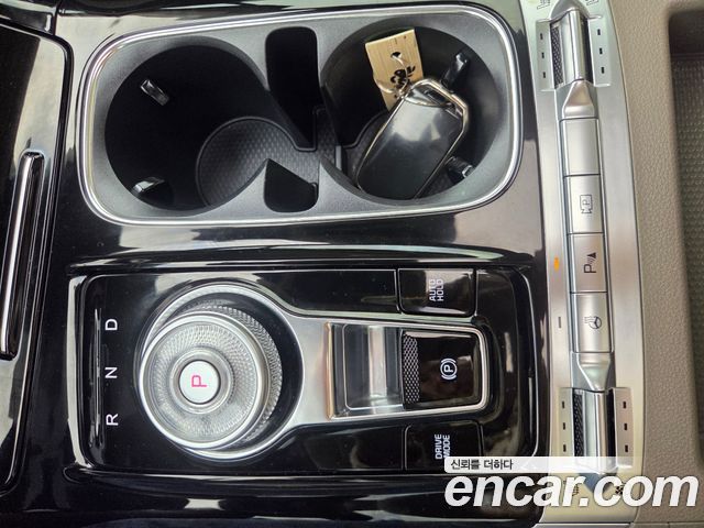 Kia Canival 2023 — photo 11