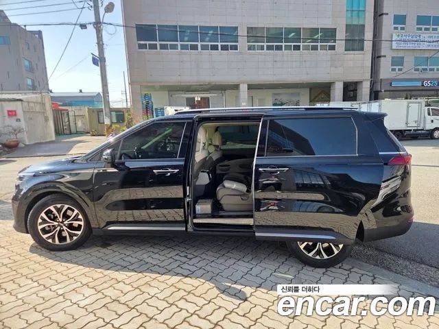 Kia Canival 2023 — photo 17