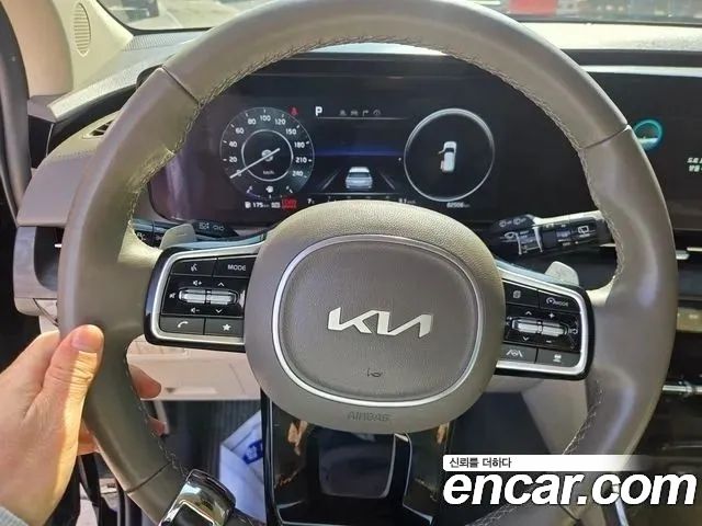 Kia Canival 2023 — photo 18