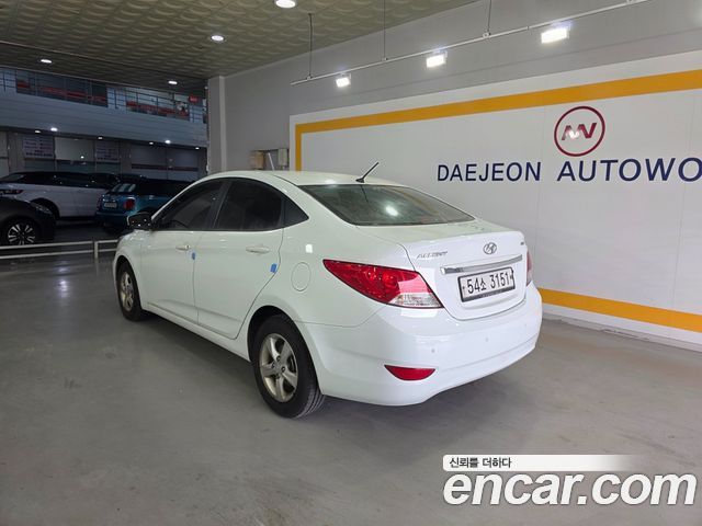 Hyundai Accent 2012 — photo 3