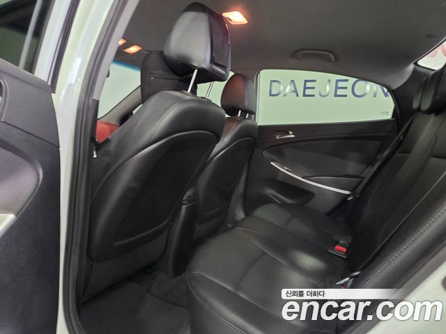 Hyundai Accent 2012 — photo 8