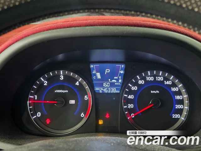 Hyundai Accent 2012 — photo 11