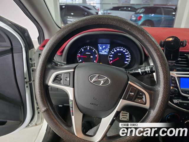 Hyundai Accent 2012 — photo 12
