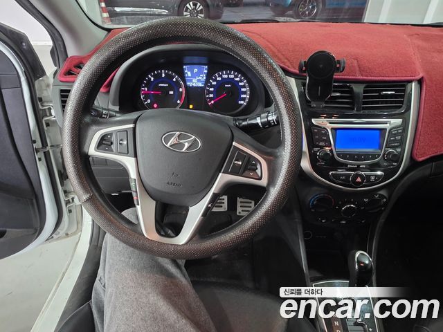 Hyundai Accent 2012 — photo 14