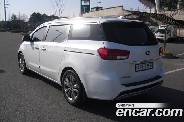 Kia Canival 2015 — photo 3