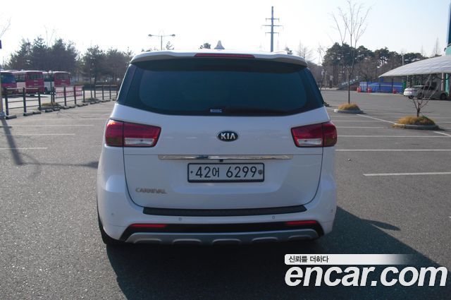 Kia Canival 2015 — photo 4