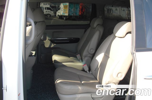 Kia Canival 2015 — photo 7