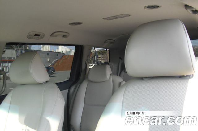 Kia Canival 2015 — photo 8