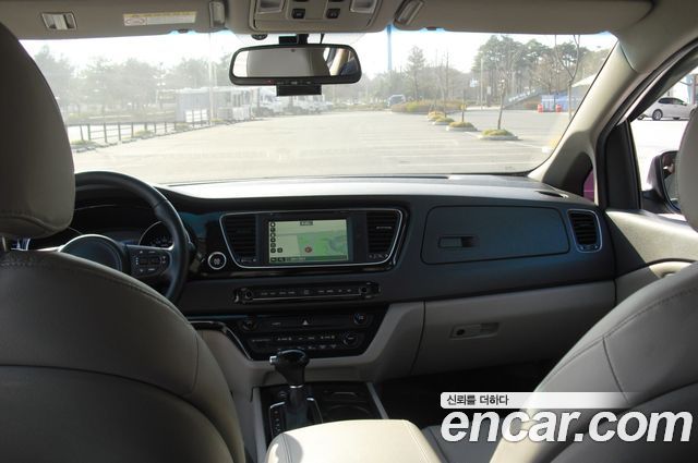 Kia Canival 2015 — photo 9