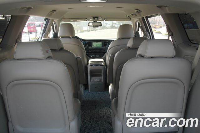 Kia Canival 2015 — photo 10