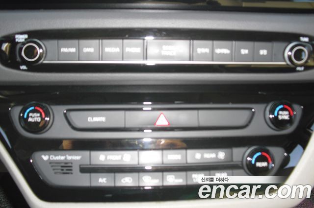 Kia Canival 2015 — photo 16