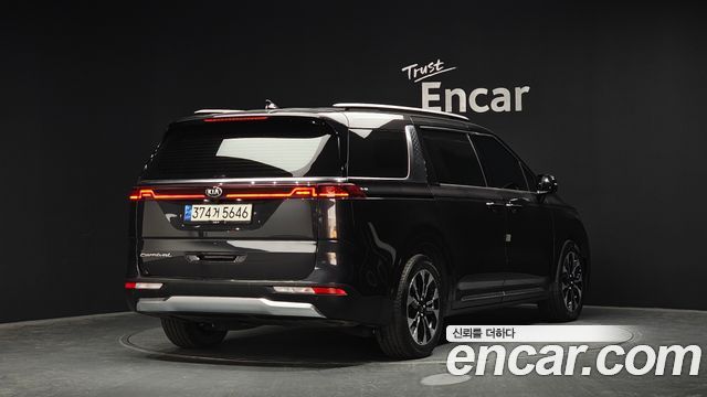 Kia Canival 2021 — photo 2