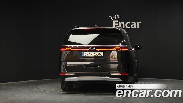 Kia Canival 2021 — photo 4