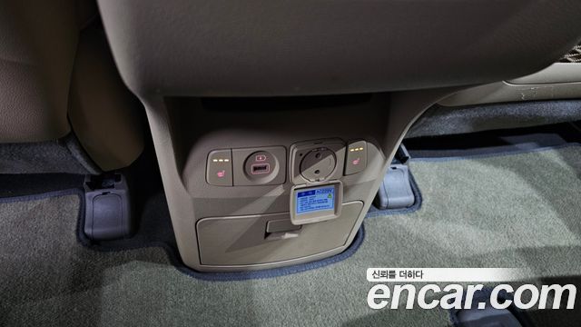 Kia Canival 2019 — photo 16