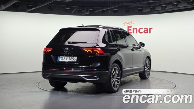 Volkswagen Tiguan 2021 — photo 2