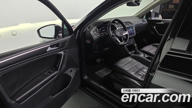 Volkswagen Tiguan 2021 — photo 11