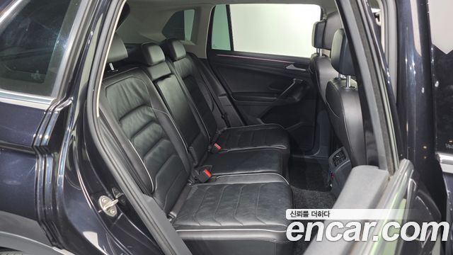 Volkswagen Tiguan 2021 — photo 12