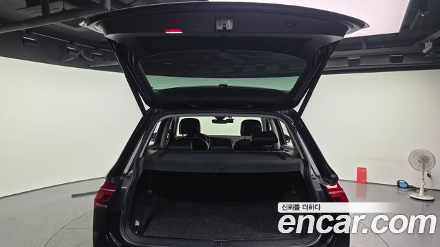 Volkswagen Tiguan 2021 — photo 20