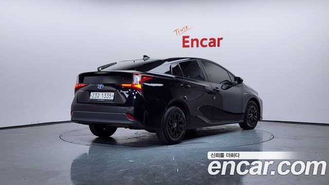 Toyota Prius 2019 — photo 2