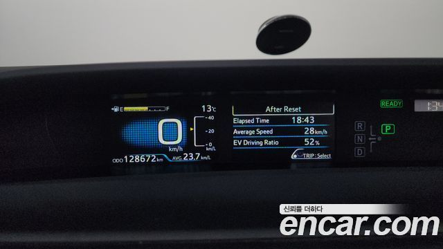 Toyota Prius 2019 — photo 8
