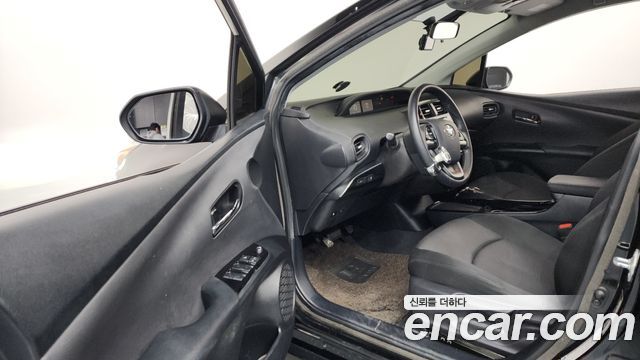 Toyota Prius 2019 — photo 10