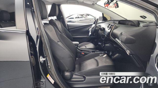 Toyota Prius 2019 — photo 11