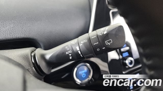 Toyota Prius 2019 — photo 15