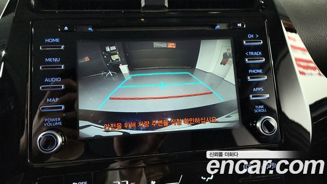 Toyota Prius 2019 — photo 17