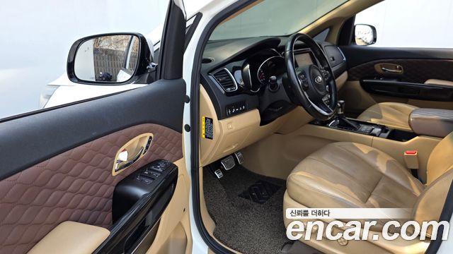 Kia Canival 2017 — photo 11