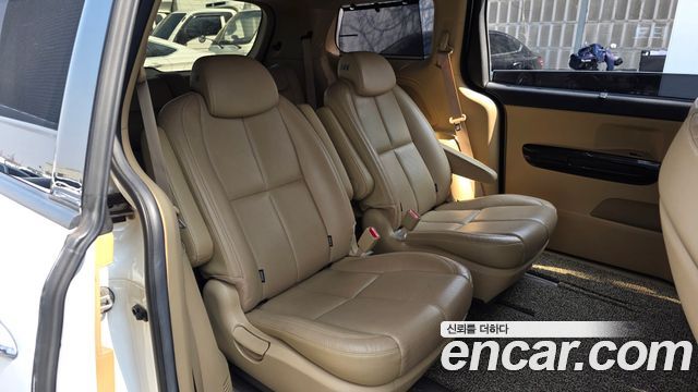Kia Canival 2017 — photo 12