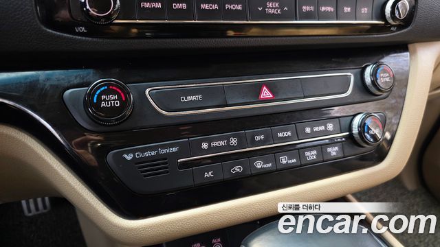 Kia Canival 2017 — photo 16