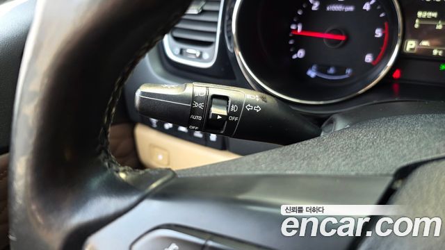 Kia Canival 2017 — photo 18