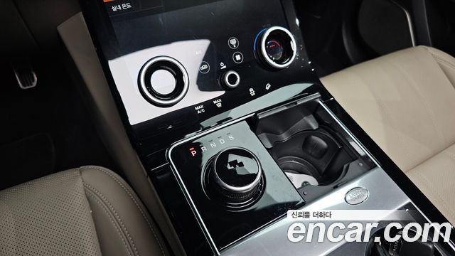Land Rover Range Rover Velar 2018 — photo 9