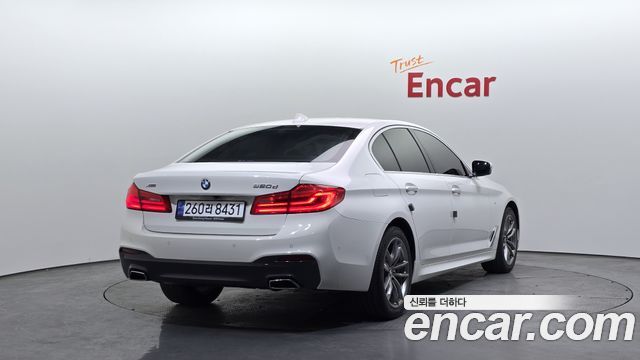 BMW 5-Series 2018 — photo 2