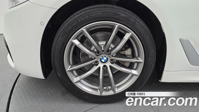 BMW 5-Series 2018 — photo 5
