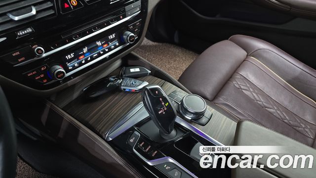 BMW 5-Series 2018 — photo 9