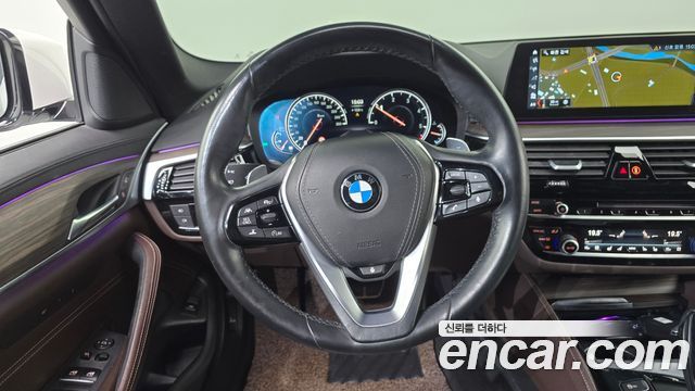 BMW 5-Series 2018 — photo 13