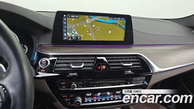 BMW 5-Series 2018 — photo 14
