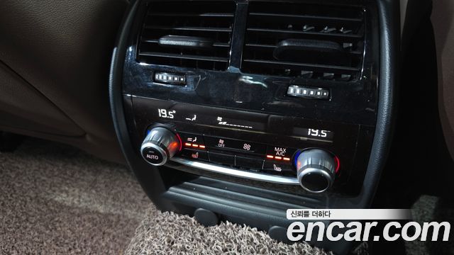 BMW 5-Series 2018 — photo 18