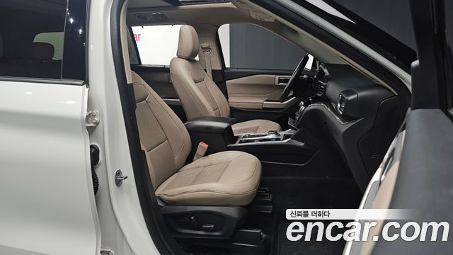 Ford Explorer 2021 — photo 10