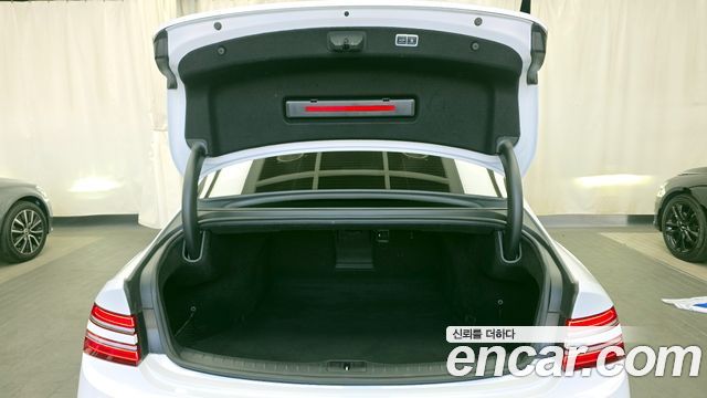 Genesis G80 2022 — photo 20