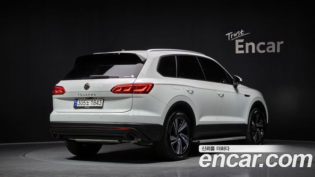 Volkswagen Touareg 2023 — photo 2