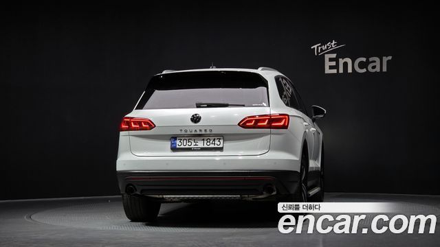 Volkswagen Touareg 2023 — photo 4