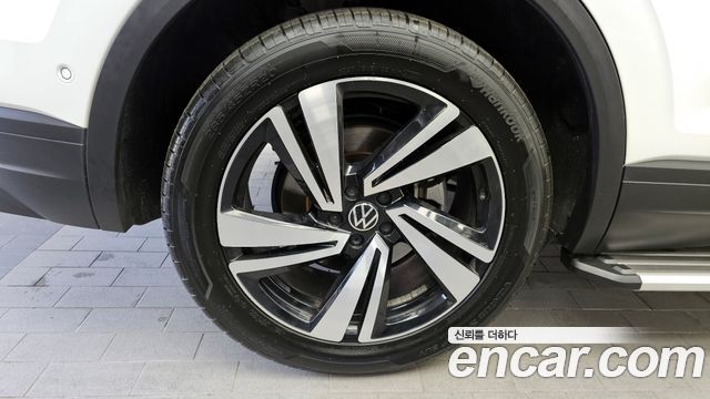 Volkswagen Touareg 2023 — photo 5