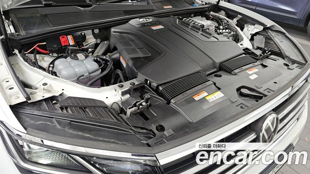 Volkswagen Touareg 2023 — photo 6