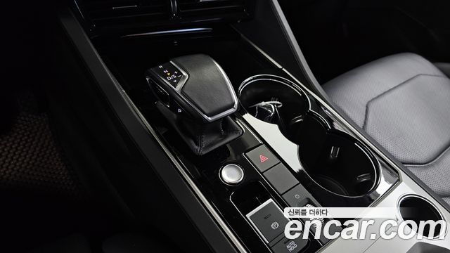 Volkswagen Touareg 2023 — photo 9